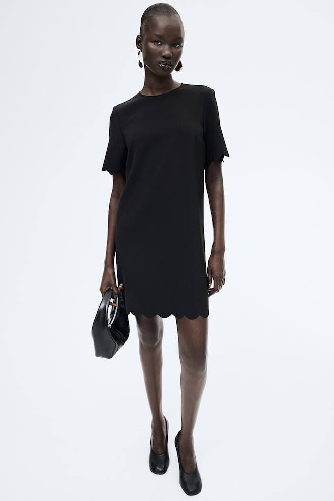 Платье с фестончатыми краями H&M, черный
Платье с фестончатыми краями H&M, черный