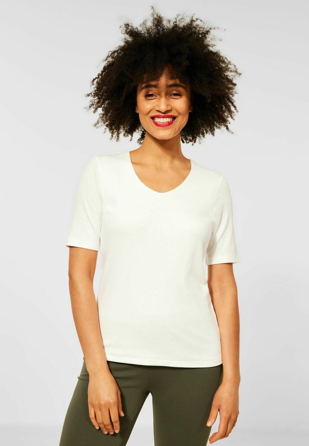 Футболка базовая MIT V-AUSSCHNITT Street One, цвет weiß 
Футболка базовая MIT V-AUSSCHNITT Street One, цвет weiß