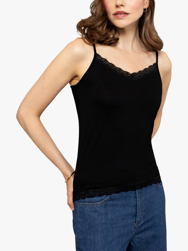 Кружевной топ на бретелях с v-образным вырезом Celtic & Co., черный
Кружевной топ на бретелях с v-образным вырезом Celtic & Co., черный