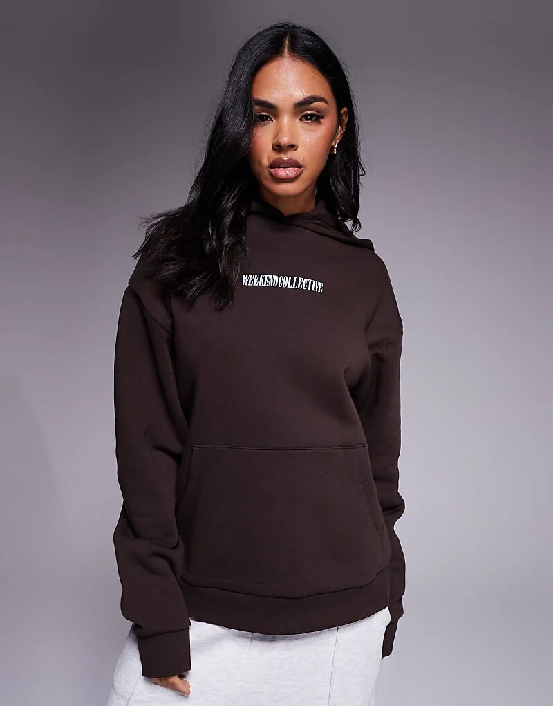 Худи Weekend Collective оверсайз с логотипом на спине в шоколадном цвете
Худи Weekend Collective оверсайз с логотипом на спине в шоколадном цвете