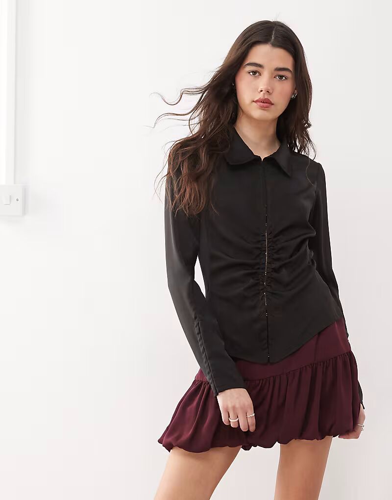 Атласная рубашка Weekday со сборками черного цвета
Атласная рубашка Weekday со сборками черного цвета