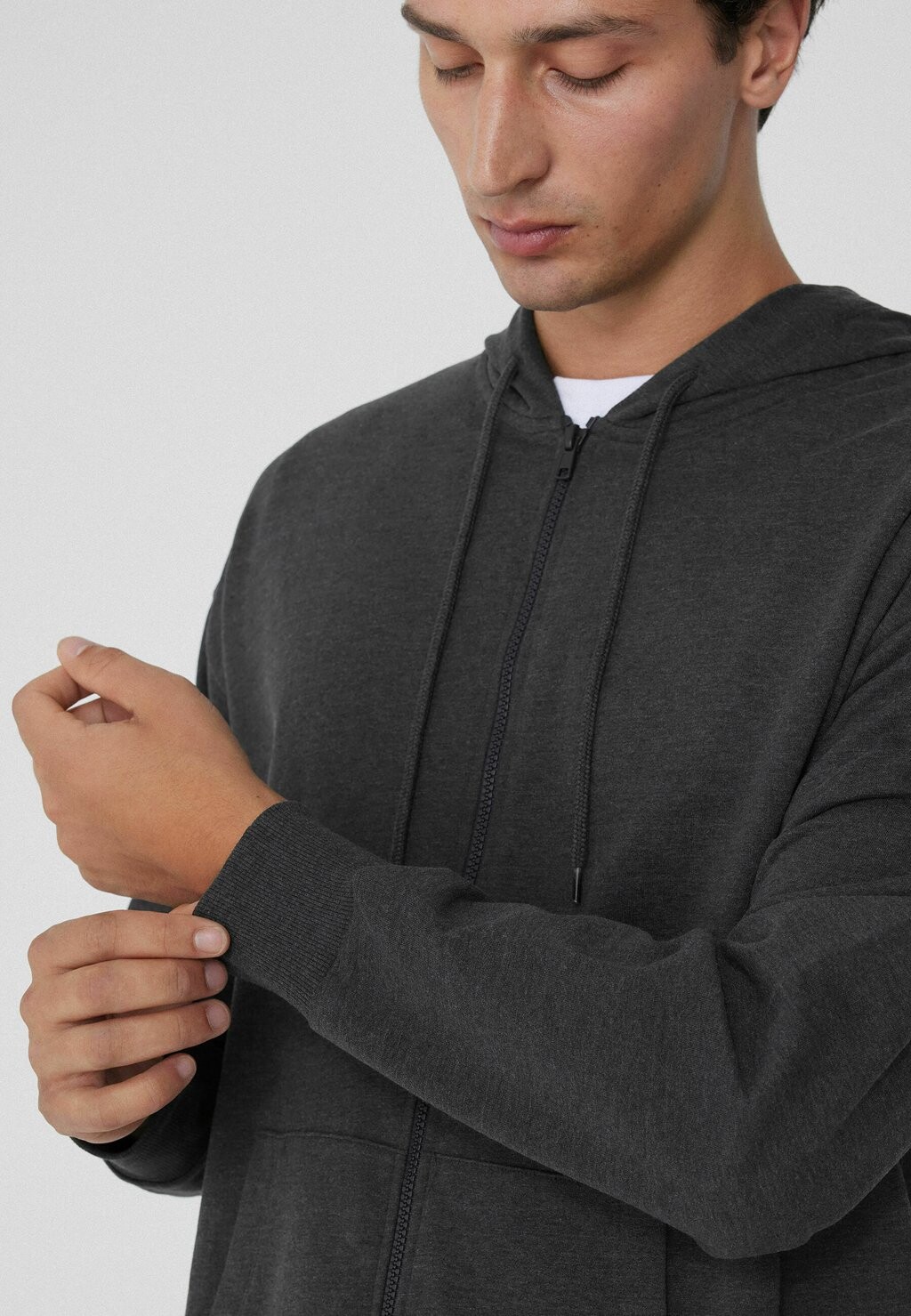 Толстовка на молнии Tezenis, цвет Mottled Dark Grey
Толстовка на молнии Tezenis, цвет Mottled Dark Grey