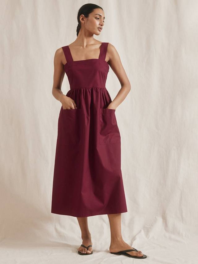 Платье из чистой органической хлопковой ткани с защипами на спине Albaray, Red
Платье из чистой органической хлопковой ткани с защипами на спине Albaray, Red