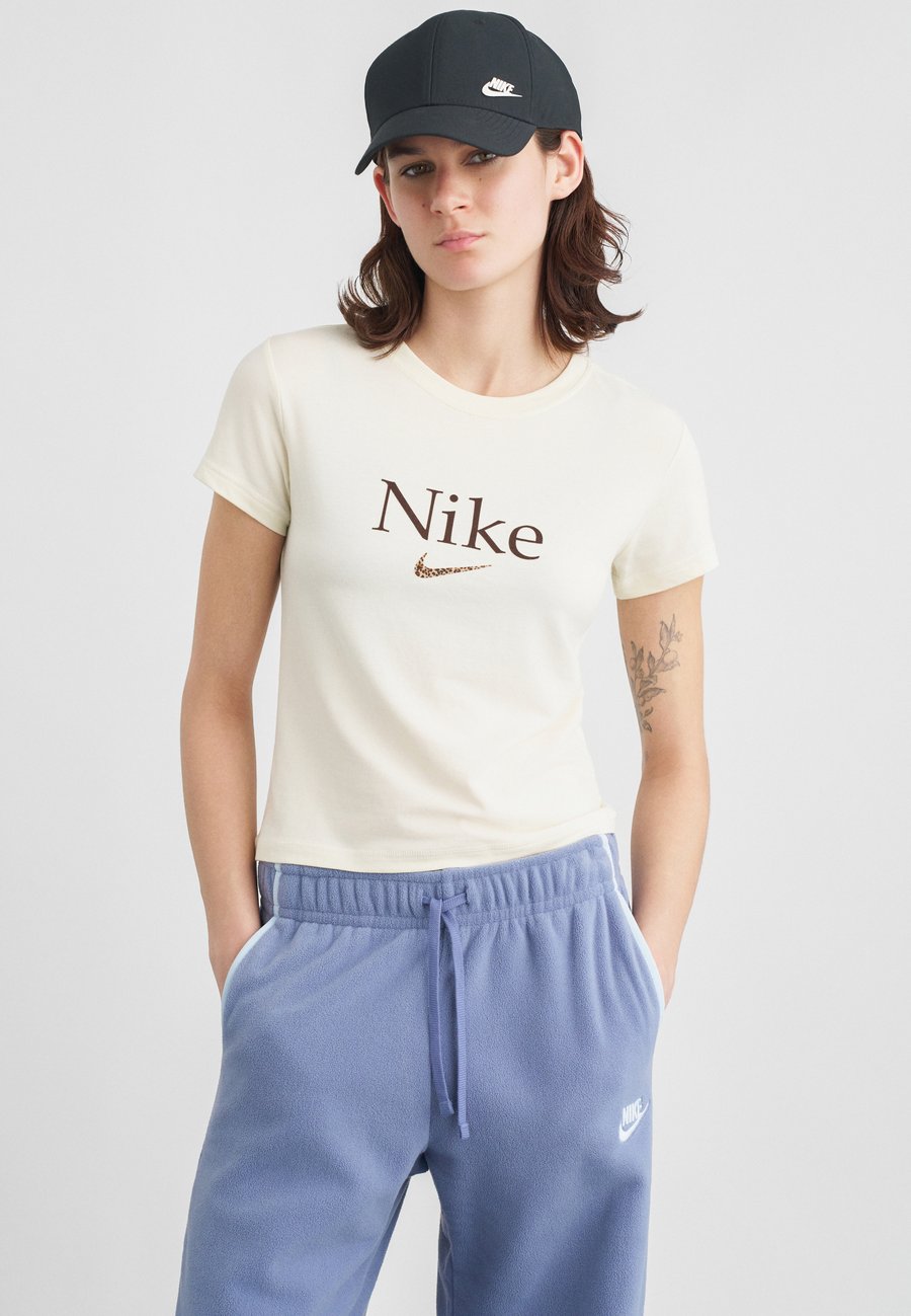 Футболка Nike Sportswear Print T-shirt, Coconut Milk/Off-White, Белый, Футболка Nike Sportswear Print T-shirt, Coconut Milk/Off-White
Футболка Nike Sportswear Print T-shirt, Coconut Milk/Off-White, Белый, Футболка Nike Sportswear Print T-shirt, Coconut Milk/Off-White