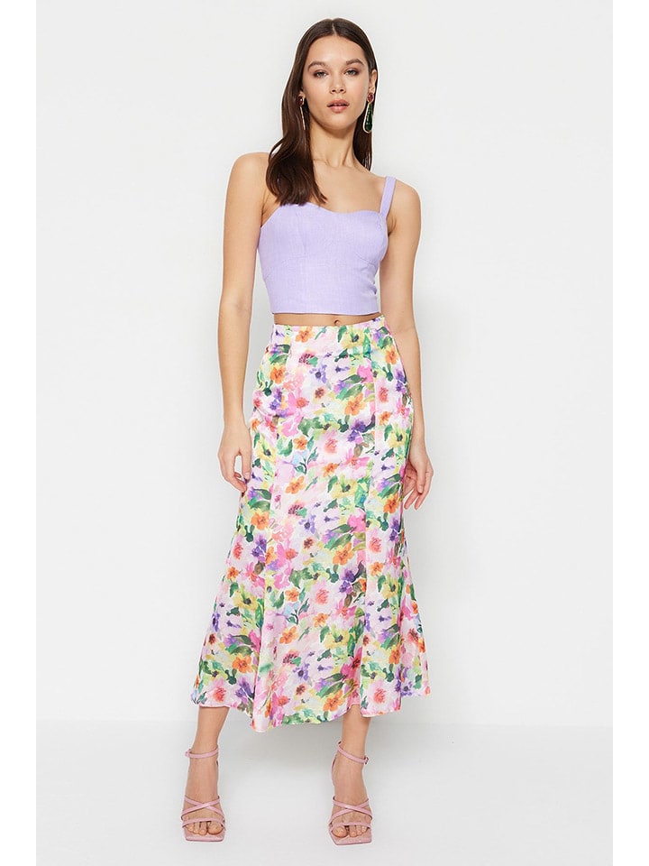 Длинная юбка trendyol
Длинная юбка trendyol