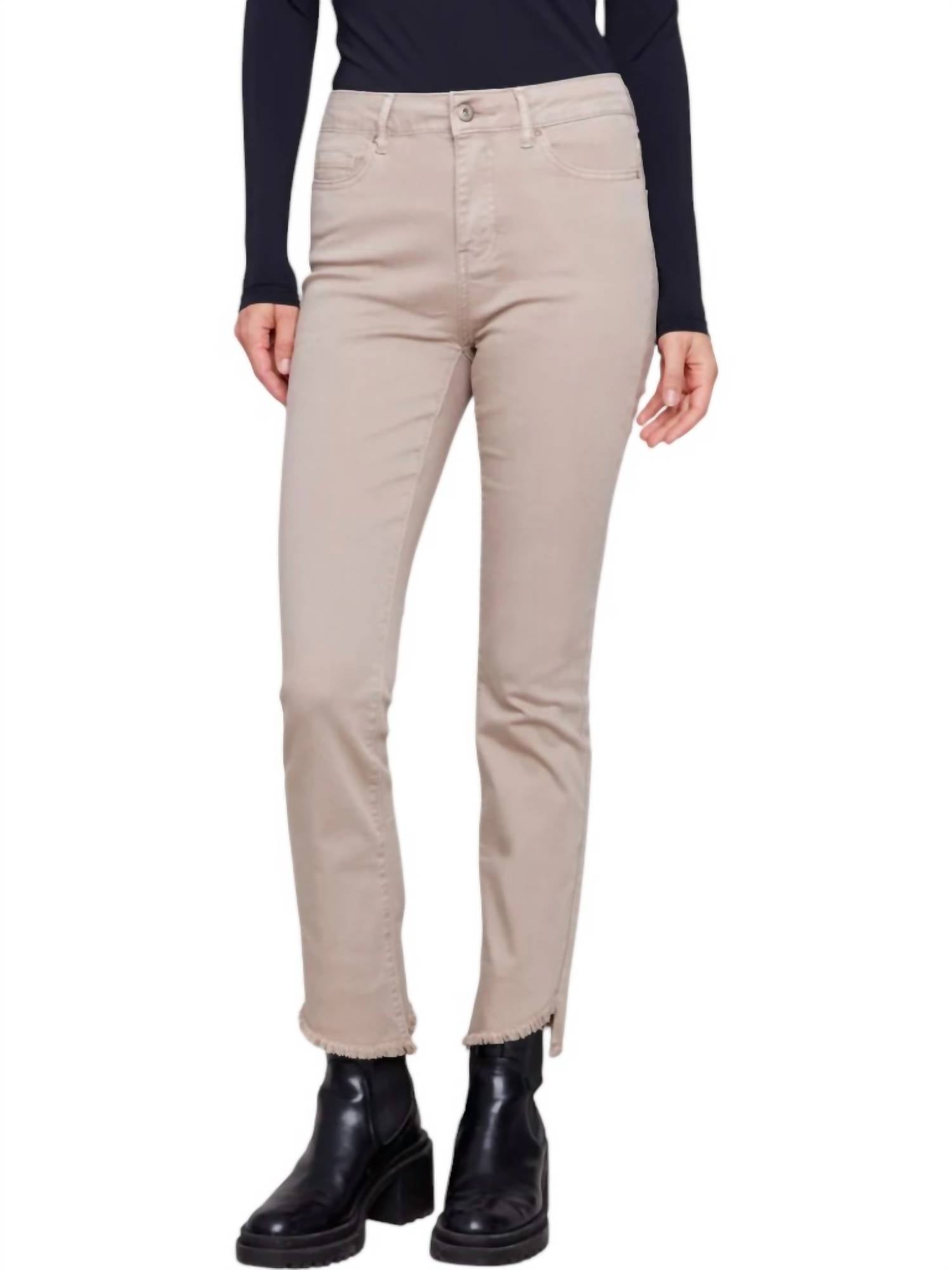 Джинсы Bootcut с асимметричным бахромой по низу в цвете Almond CHARLIE B
Джинсы Bootcut с асимметричным бахромой по низу в цвете Almond CHARLIE B