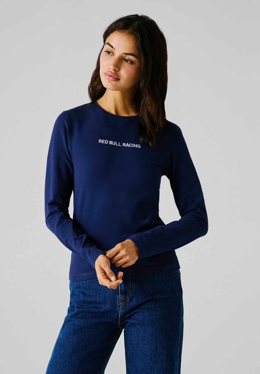 Топ Red Bull Racing x Pepe Jeans ESSENTIAL TEE, Eton Blue/Blue
Топ Red Bull Racing x Pepe Jeans ESSENTIAL TEE, Eton Blue/Blue