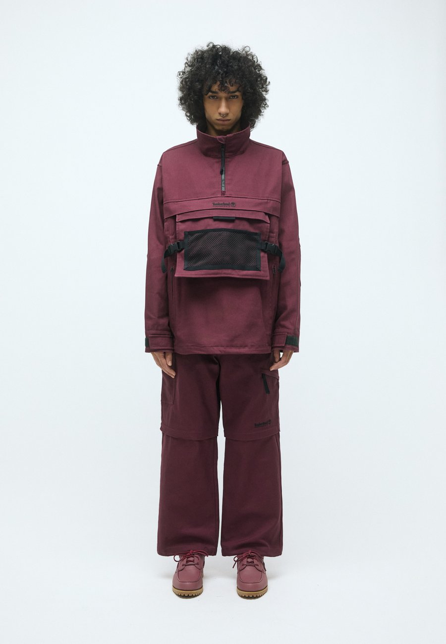 Куртка Timberland HS PULLOVER JACKET REMOVABLE PACK, Port Royale/Dark Red
Куртка Timberland HS PULLOVER JACKET REMOVABLE PACK, Port Royale/Dark Red
