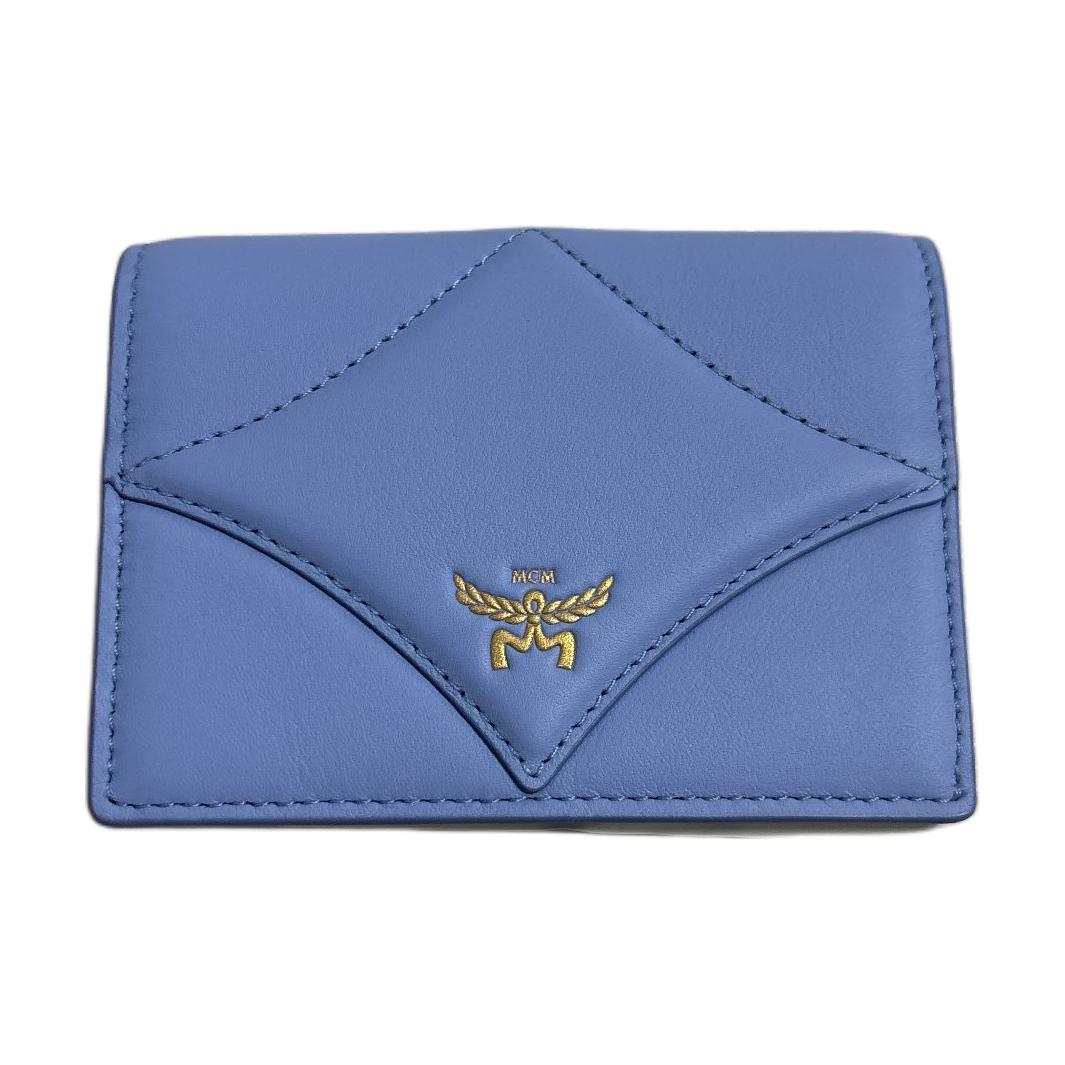 MCM Женский бумажник из телячьей кожи светло-голубого цвета
MCM Женский бумажник из телячьей кожи светло-голубого цвета