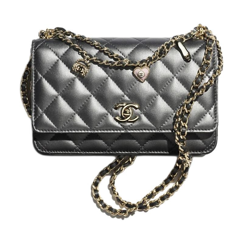 CHANEL Миниатюрный женский бумажник из овечьей кожи черный
CHANEL Миниатюрный женский бумажник из овечьей кожи черный