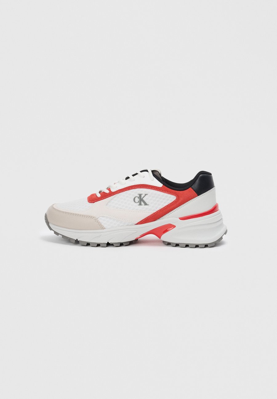 Кроссовки Calvin Klein Jeans HIKE RUNNER, Bright White/Grey/Flame Scarlet/White
Кроссовки Calvin Klein Jeans HIKE RUNNER, Bright White/Grey/Flame Scarlet/White