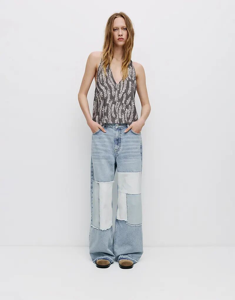 Джинсы Pull&Bear White в стиле пэчворк бледно-голубого цвета
Джинсы Pull&Bear White в стиле пэчворк бледно-голубого цвета