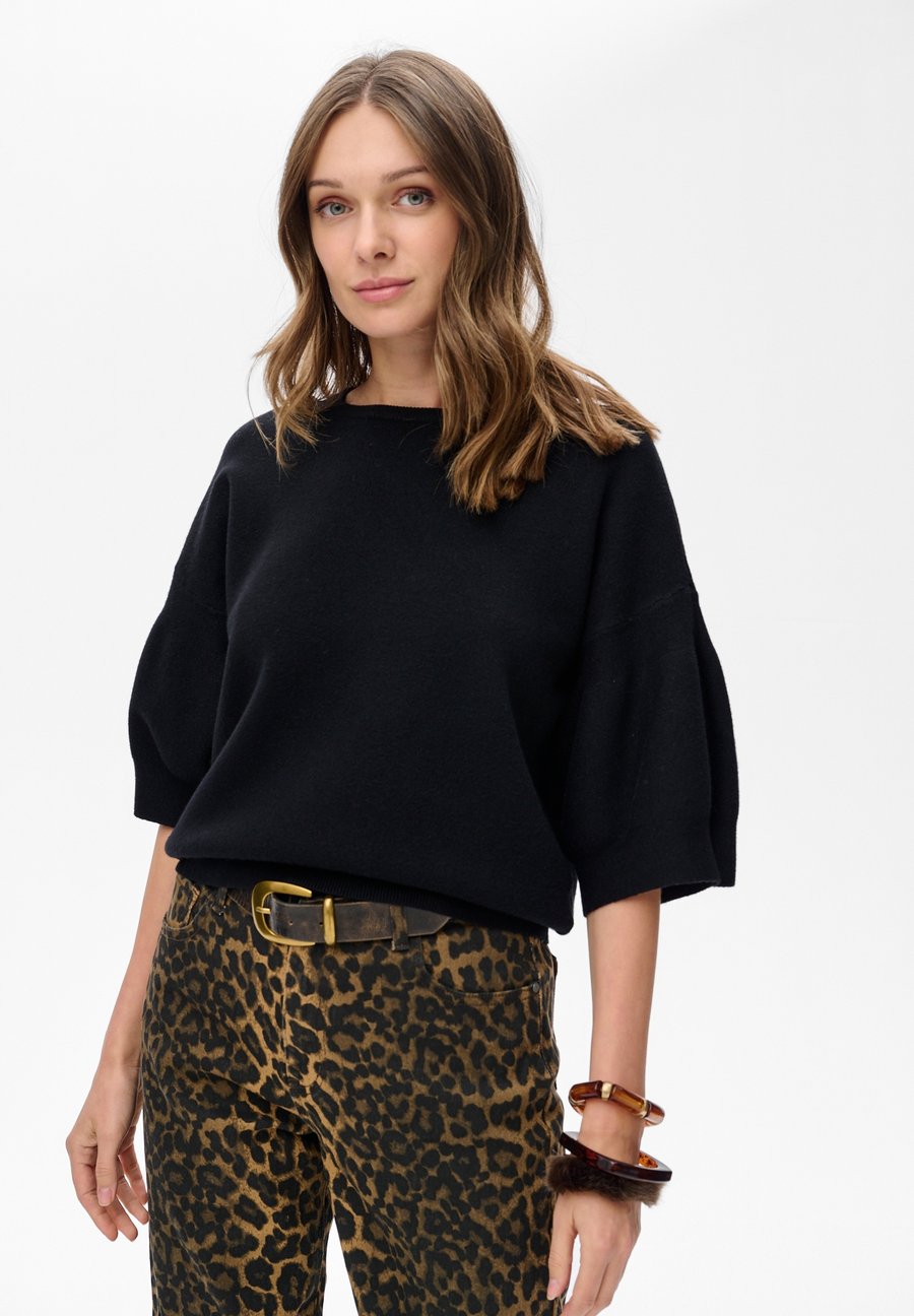 Джемпер blue shadow Jumper, Black
Джемпер blue shadow Jumper, Black