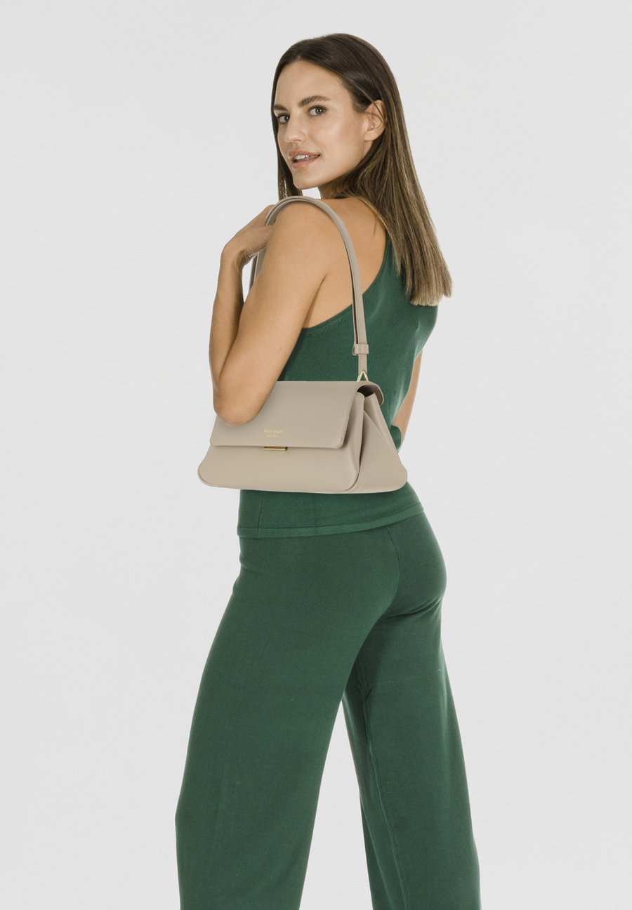 Сумка kate spade new york GRACE SHOULDER, Timeless Taupe/Taupe
Сумка kate spade new york GRACE SHOULDER, Timeless Taupe/Taupe