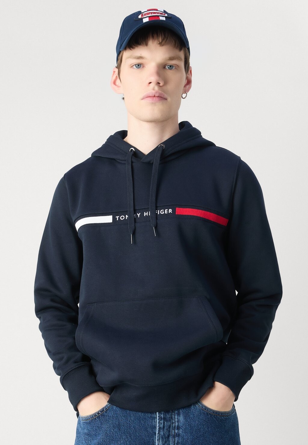 Толстовка с капюшоном CHEST INSERT HOODY Tommy Hilfiger, темно-синий
Толстовка с капюшоном CHEST INSERT HOODY Tommy Hilfiger, темно-синий