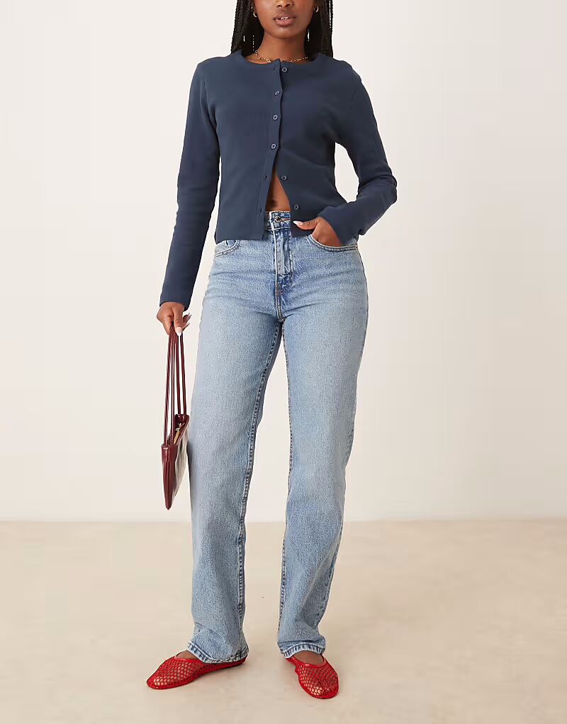 Джинсы Gina Tricot средней посадки, светло-голубого цвета
Джинсы Gina Tricot средней посадки, светло-голубого цвета