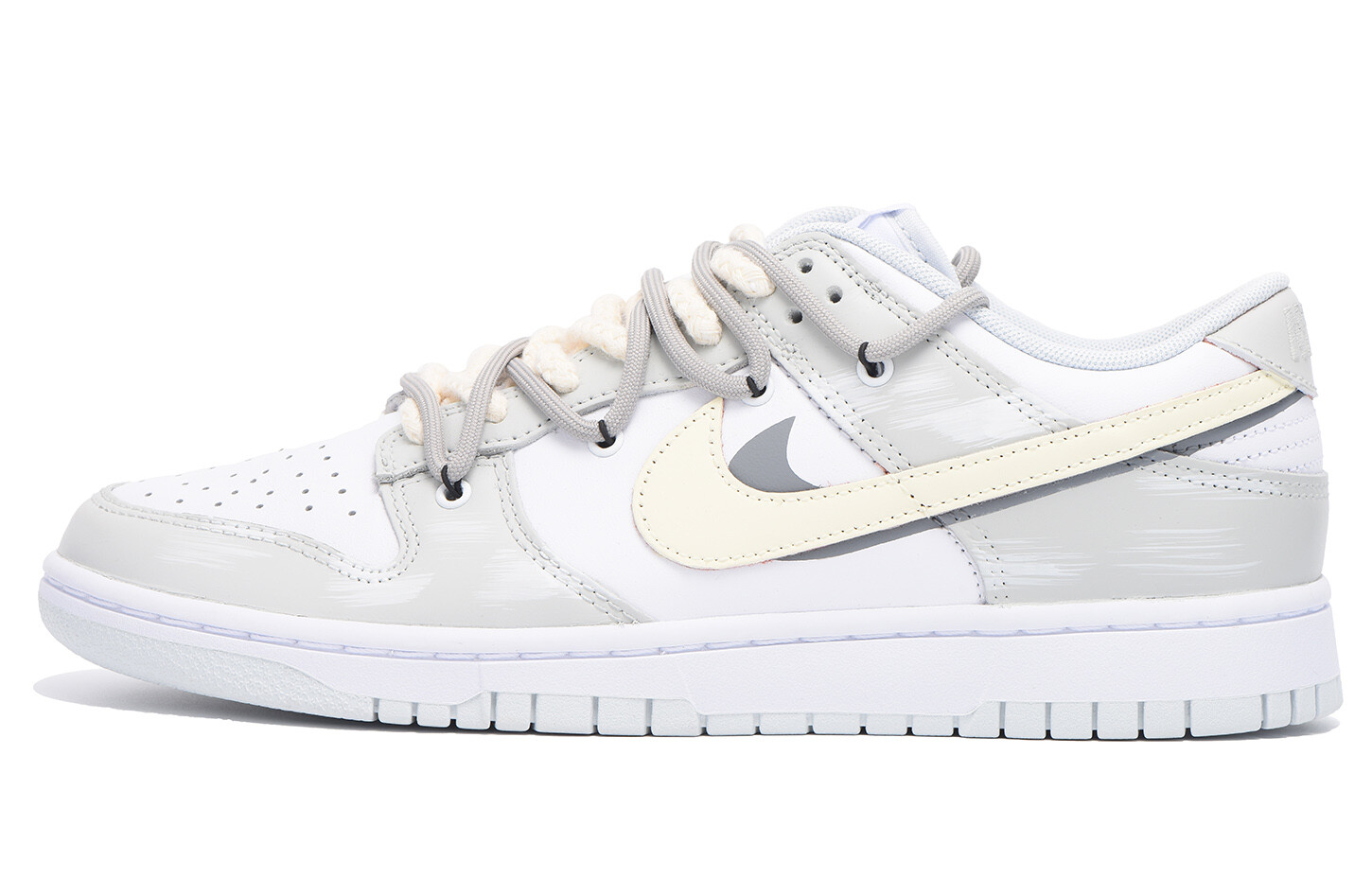 Кроссовки Nike Dunk Skateboarding Shoes Unisex Low-top White/Gray, серый/белый
Кроссовки Nike Dunk Skateboarding Shoes Unisex Low-top White/Gray, серый/белый