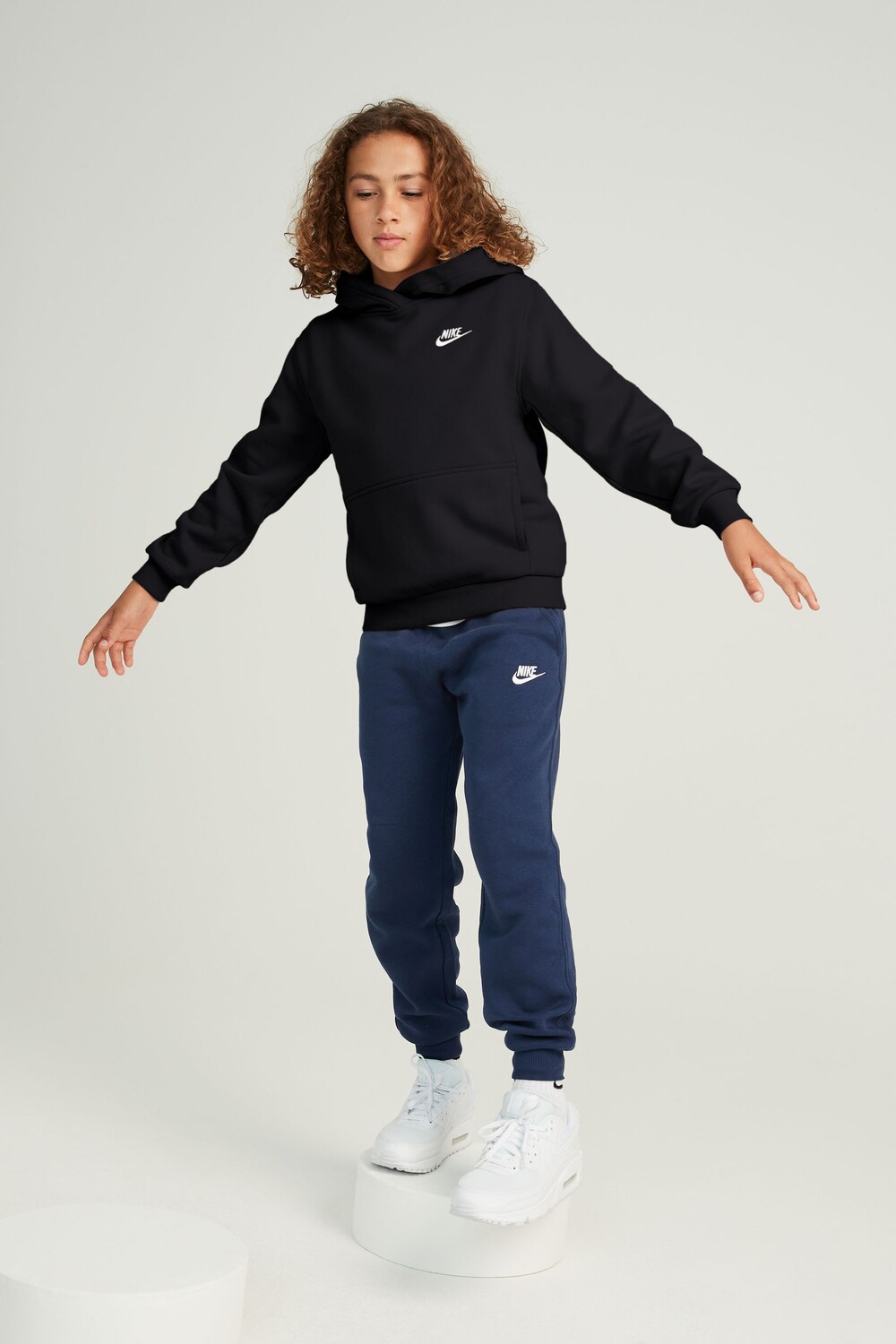 Флисовый пуловер Club с капюшоном Nike, черный
Флисовый пуловер Club с капюшоном Nike, черный