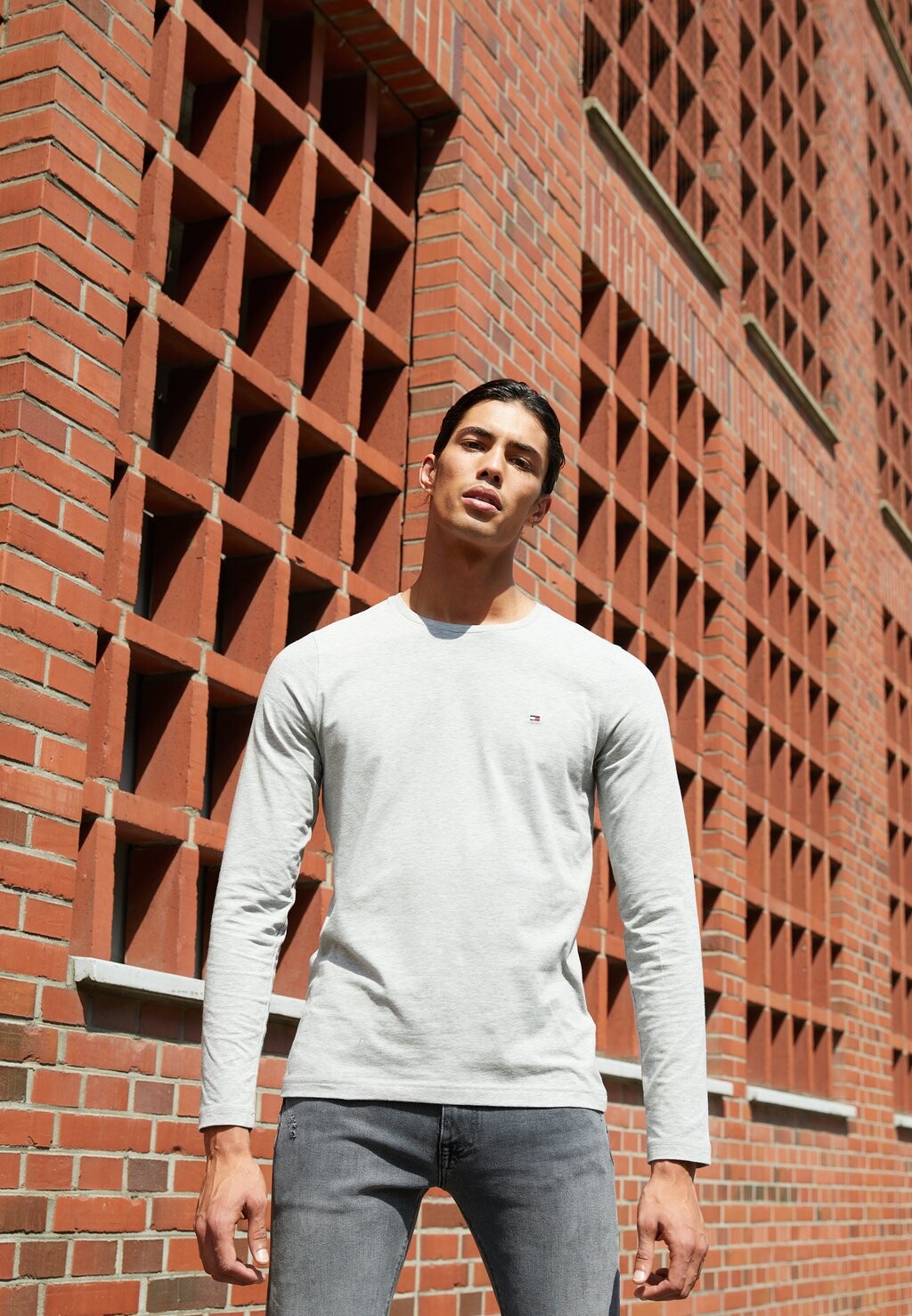Футболка с длинным рукавом Slim Fit Long Sleeve Tee Tommy Hilfiger, цвет light grey heather
Футболка с длинным рукавом Slim Fit Long Sleeve Tee Tommy Hilfiger, цвет light grey heather