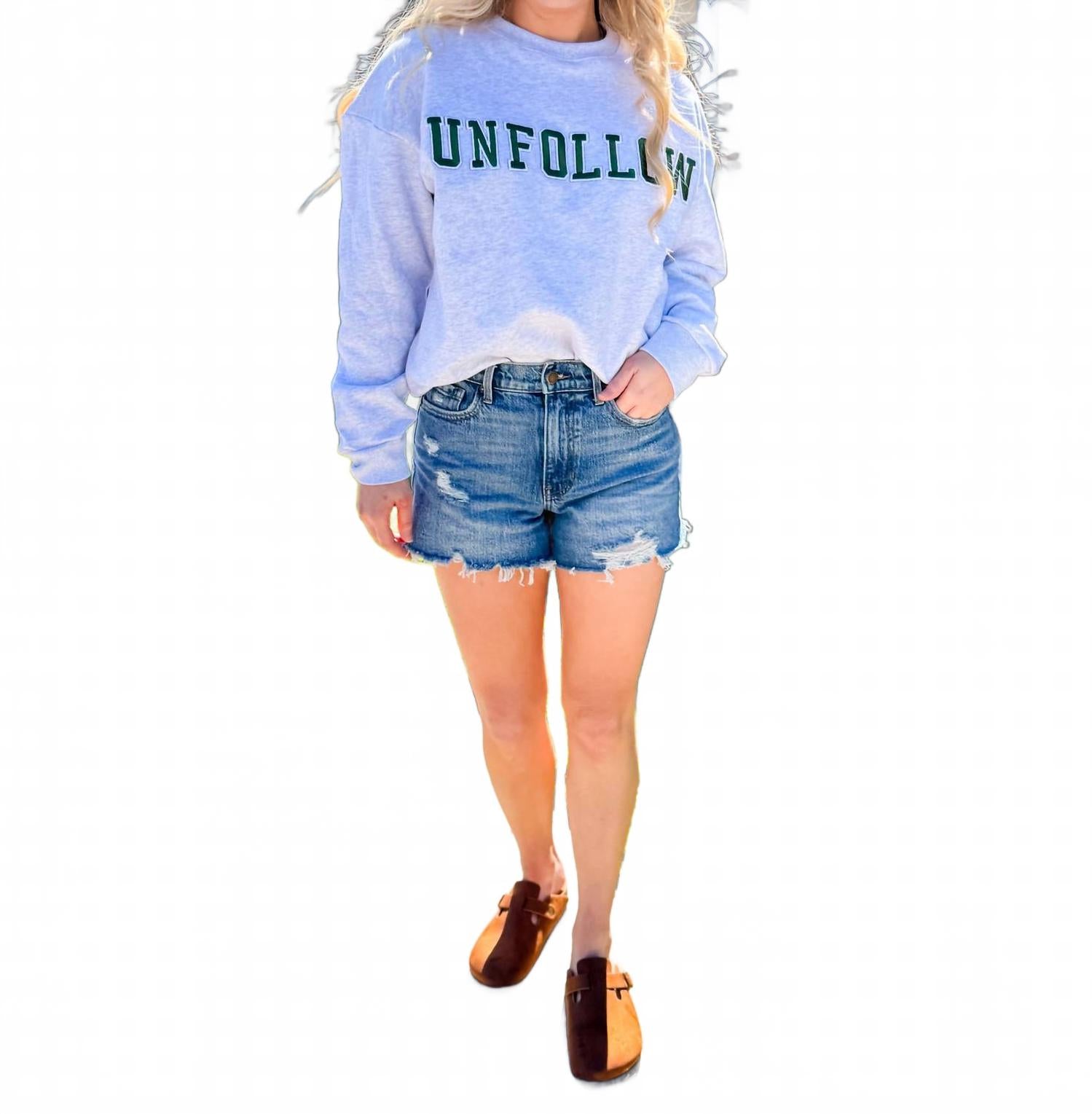 Свитшот Unfollow серый English Factory
Свитшот Unfollow серый English Factory