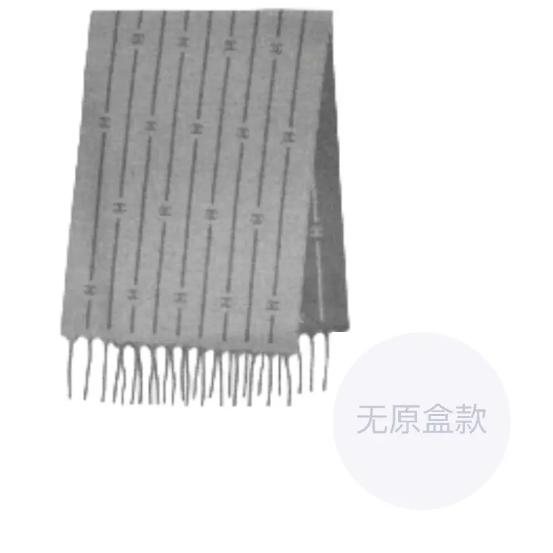 CHANEL Вязаный шарф унисекс темно-серый
CHANEL Вязаный шарф унисекс темно-серый