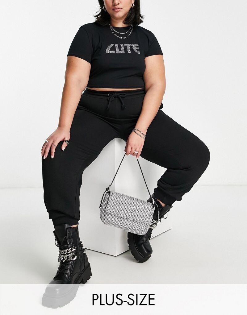 Черные джоггеры оверсайз COLLUSION Plus
Черные джоггеры оверсайз COLLUSION Plus