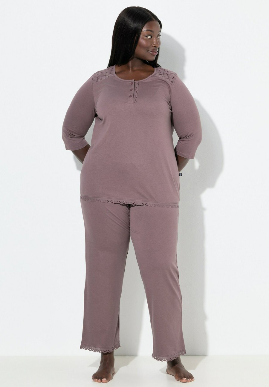 Пижамный комплект Ulla Popken BRODERIE ANGLAISE DETAIL SET, Earth/Mauve
Пижамный комплект Ulla Popken BRODERIE ANGLAISE DETAIL SET, Earth/Mauve