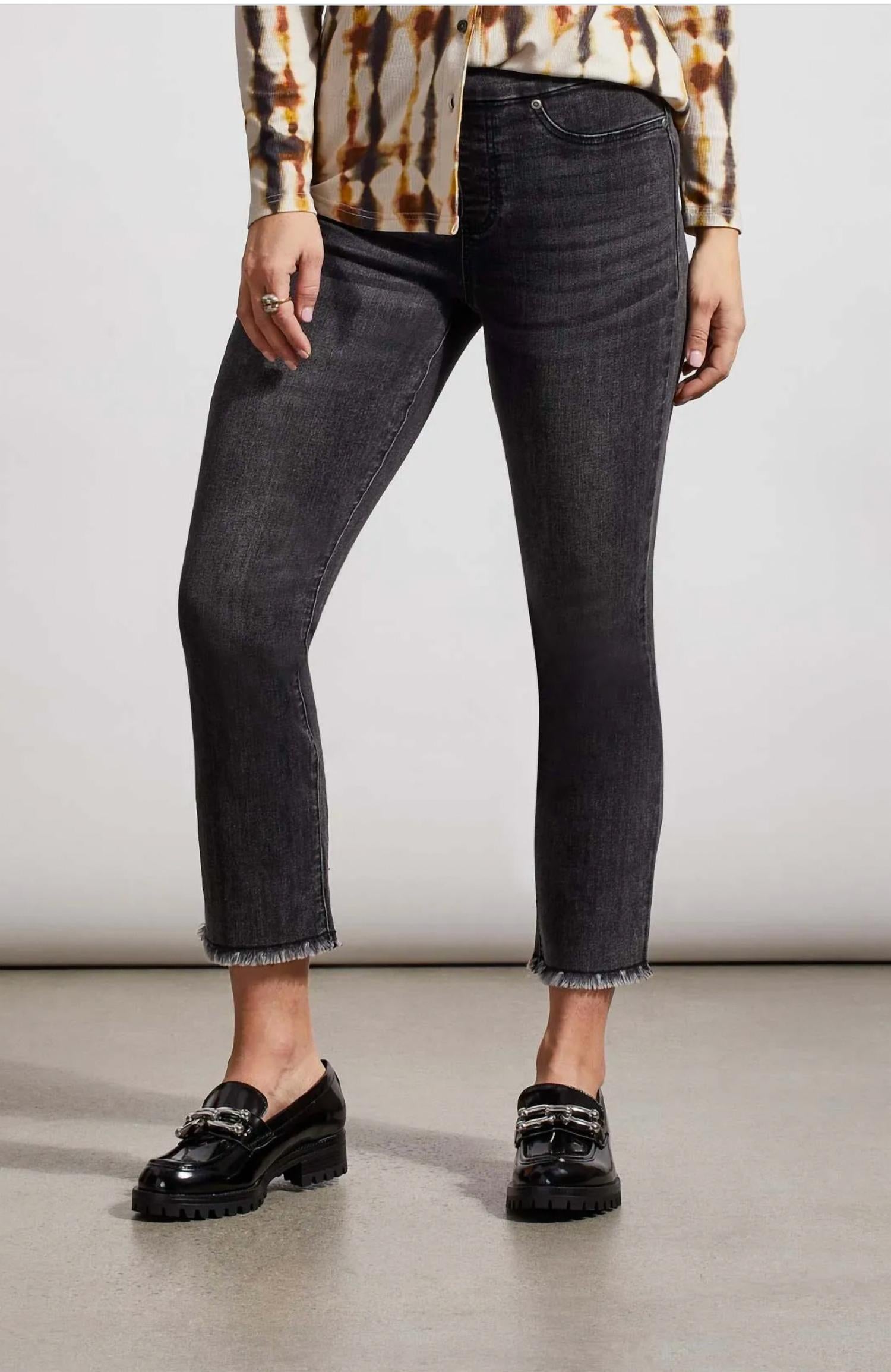 Прямые укороченные брюки Audrey черного цвета TRIBAL
Прямые укороченные брюки Audrey черного цвета TRIBAL