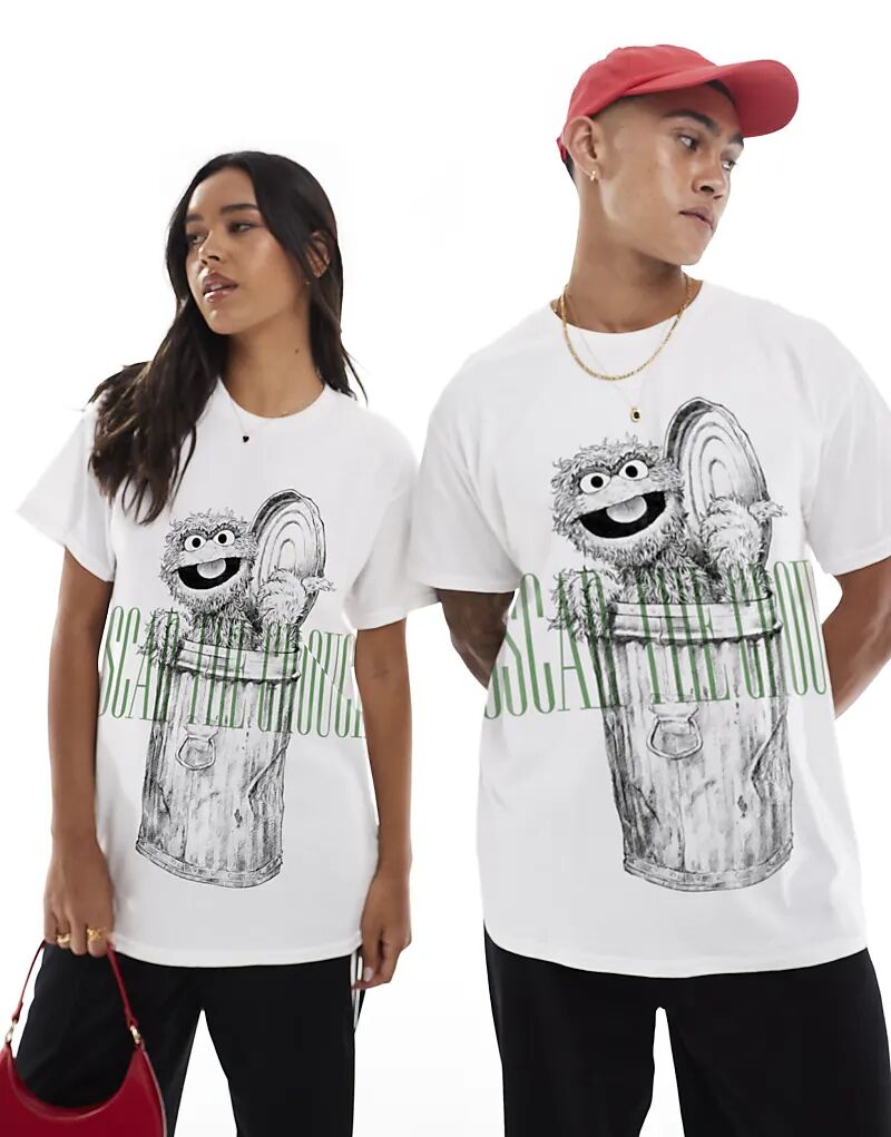 Футболка с рисунком Оскара-ворчуна в белом цвете
Футболка с рисунком Оскара-ворчуна в белом цвете