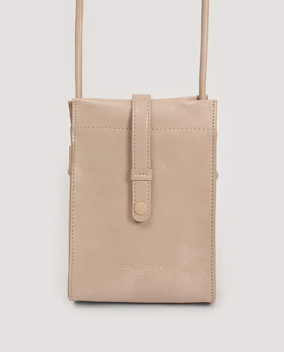 Женская маленькая сумка через плечо с выгравированным логотипом Nice Things, бежевый
Женская маленькая сумка через плечо с выгравированным логотипом Nice Things, бежевый