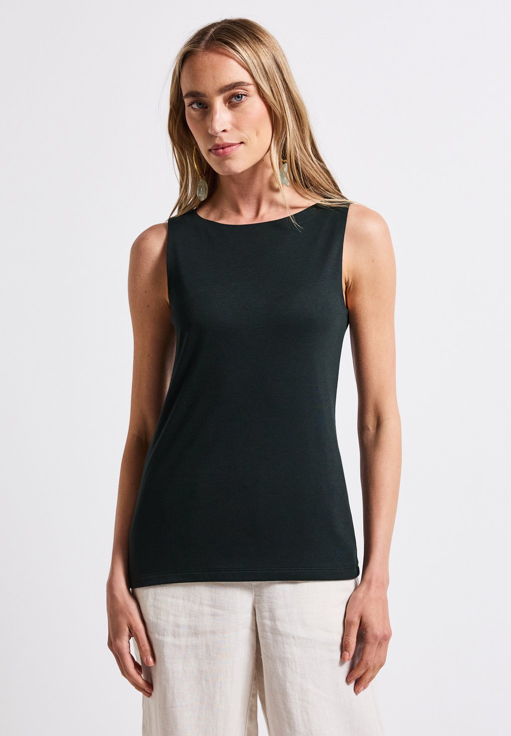 Топ BASIC Street One, металлик зеленый
Топ BASIC Street One, металлик зеленый