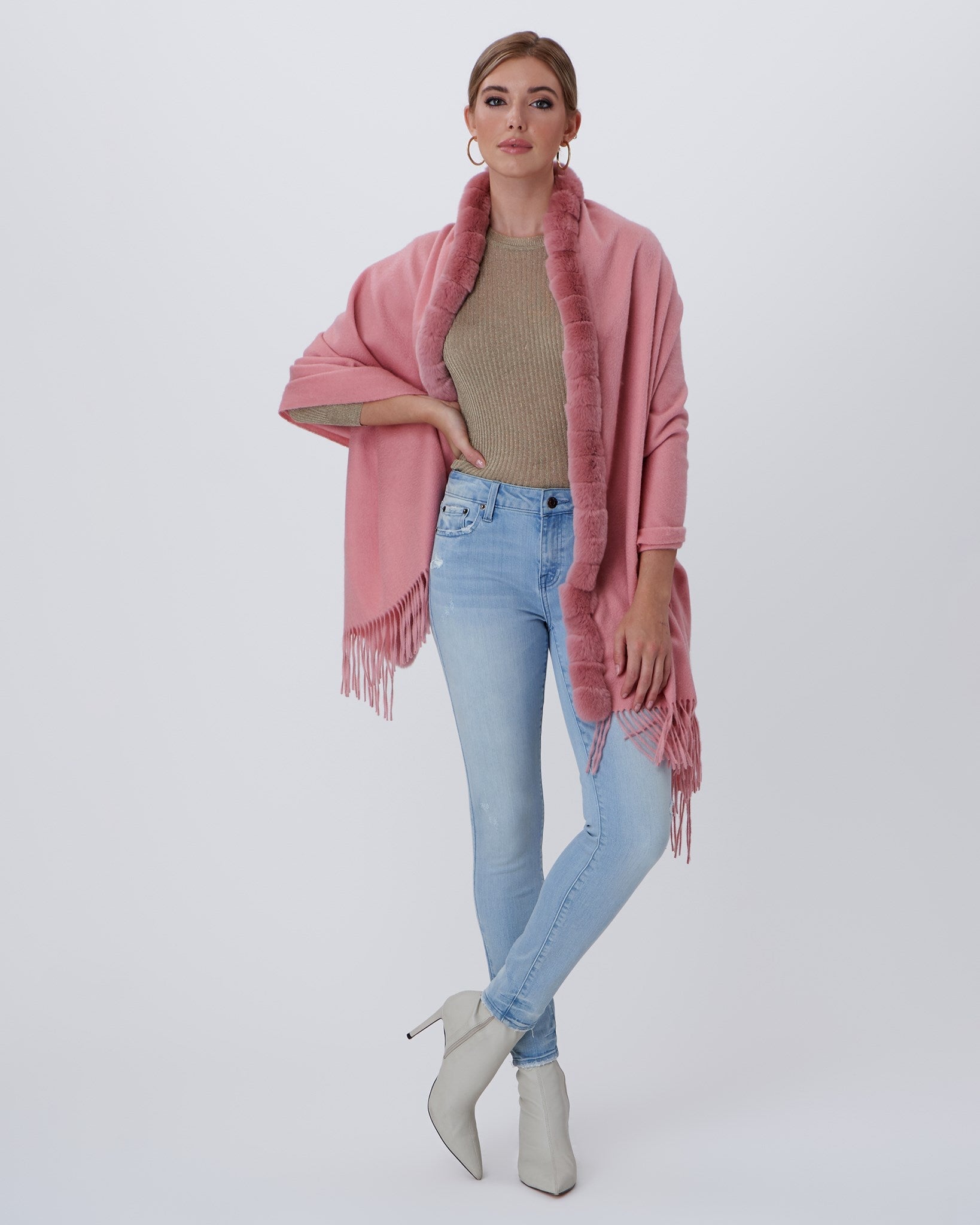 Кашемировый палантин с квадратной отделкой из меха кролика Рекс Gorski, красный 
Кашемировый палантин с квадратной отделкой из меха кролика Рекс Gorski, красный