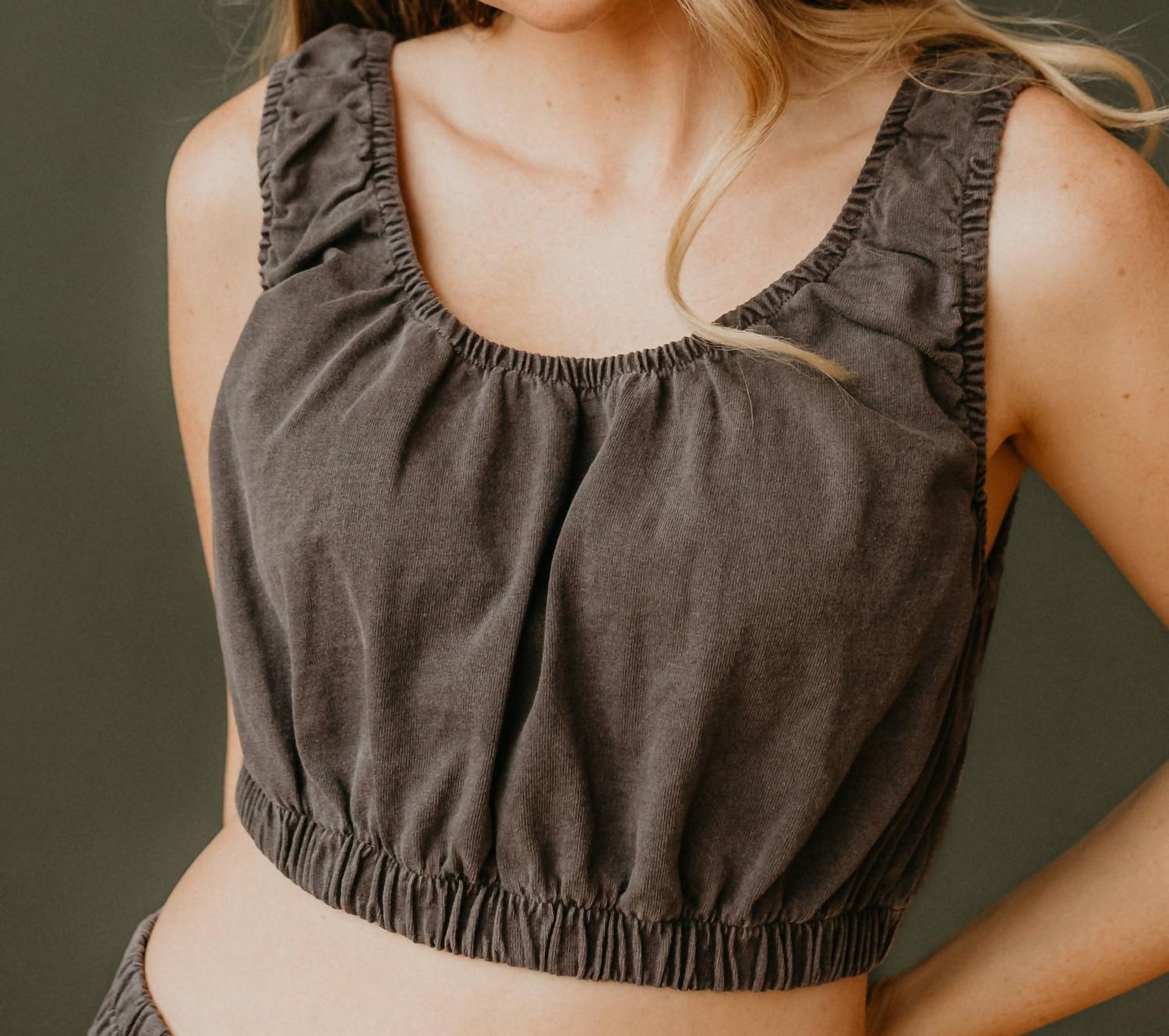 Топ Maria в винтажном черном цвете People of Leisure
Топ Maria в винтажном черном цвете People of Leisure