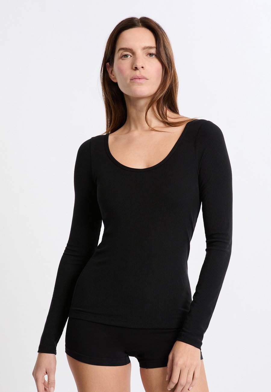 Пижамный топ Etam Pyjama top, Black
Пижамный топ Etam Pyjama top, Black