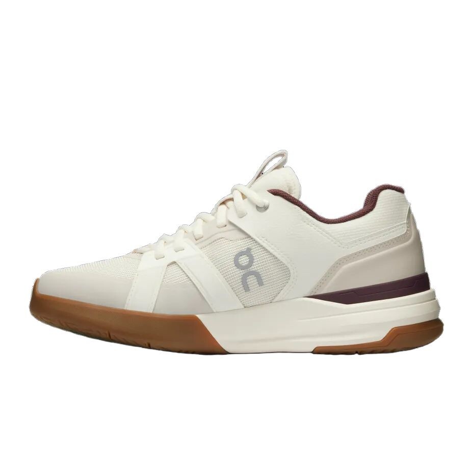 Теннисные кроссовки ROGER Clubhouse Pro женские с низким верхом цвета слоновой кости и белого цвета On 
Теннисные кроссовки ROGER Clubhouse Pro женские с низким верхом цвета слоновой кости и белого цвета On