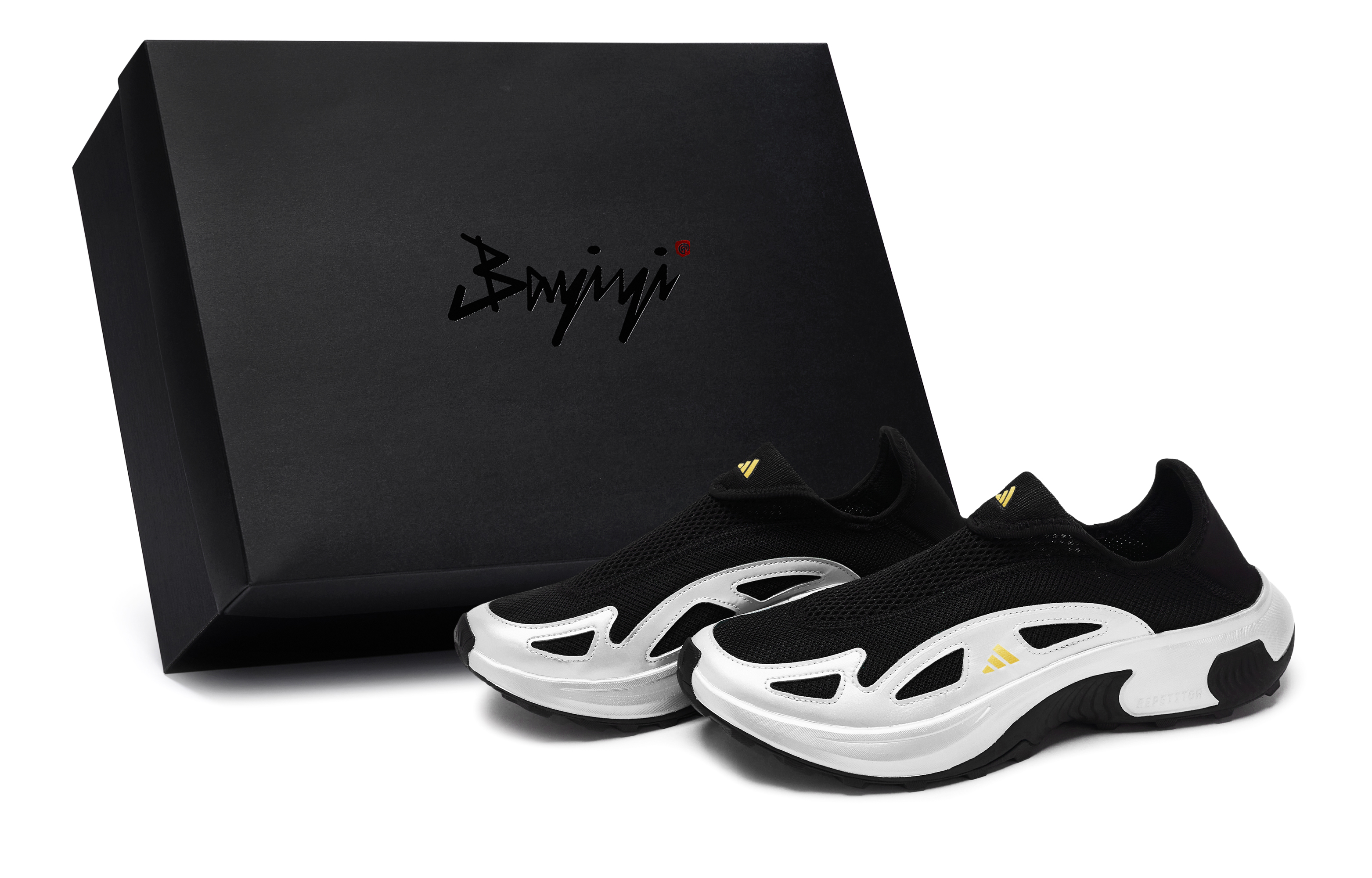 Adidas Мужские повседневные низкие кроссовки FC WALKER, цвет черный/серебристый 
Adidas Мужские повседневные низкие кроссовки FC WALKER, цвет черный/серебристый