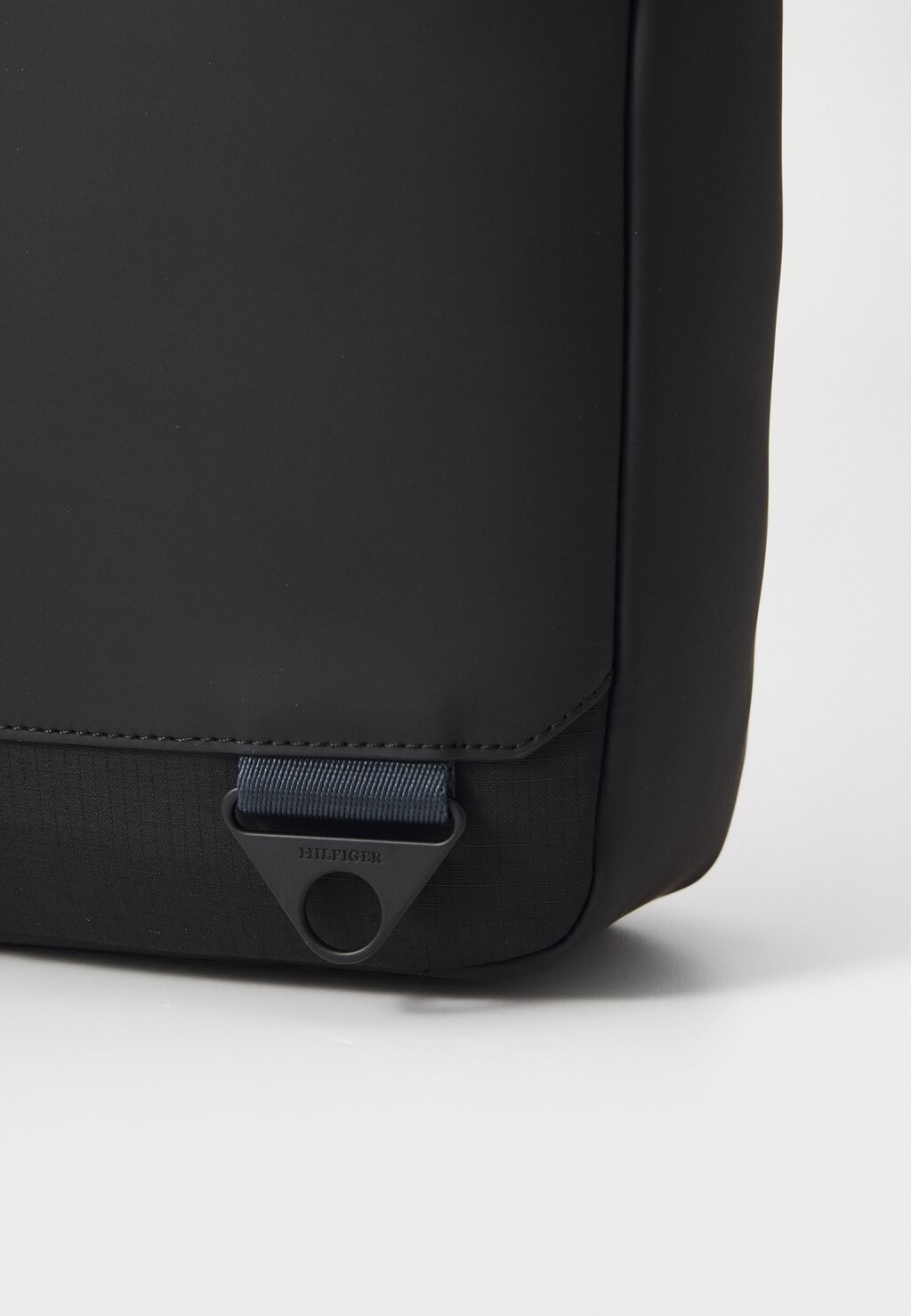 Сумка для ноутбука SEASONAL COMPUTER BAG Tommy Hilfiger, черный
Сумка для ноутбука SEASONAL COMPUTER BAG Tommy Hilfiger, черный