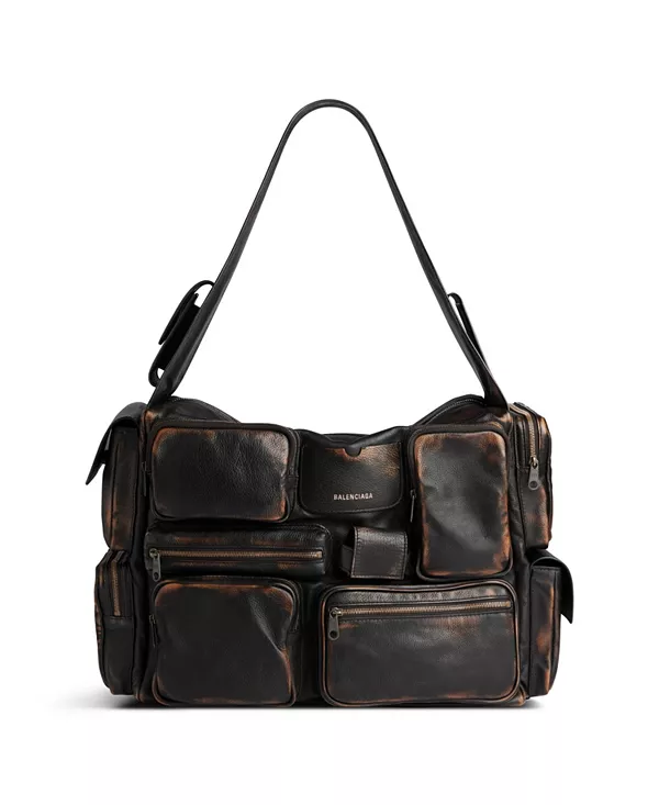 Эффект от использования большой сумки через плечо Superbusy Balenciaga, коричневый
Эффект от использования большой сумки через плечо Superbusy Balenciaga, коричневый