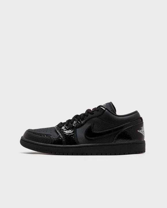 Кроссовки Jordan Wmns Air Jordan 1 Low Se, цвет black/black-white-metallic silver
Кроссовки Jordan Wmns Air Jordan 1 Low Se, цвет black/black-white-metallic silver