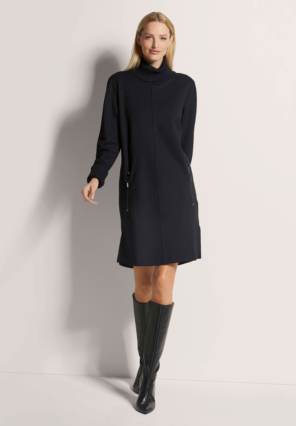 Платье-джемпер MADELEINE, черный
Платье-джемпер MADELEINE, черный