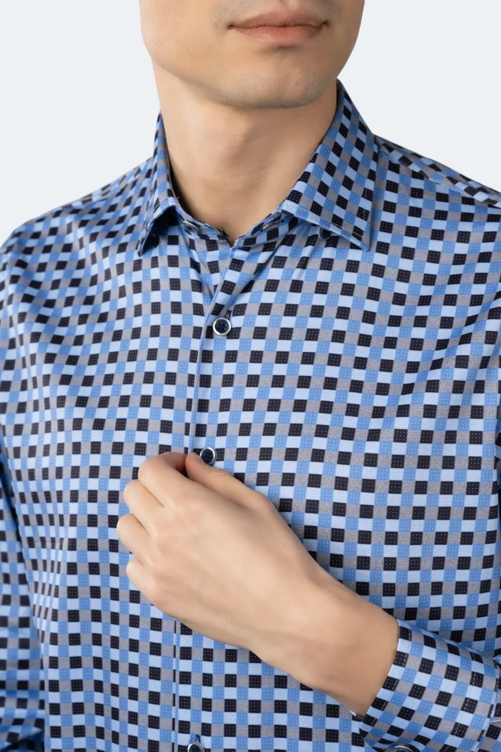 Рубашка в разноцветные синие квадраты и точки Luchiano Visconti, мультиколор
Рубашка в разноцветные синие квадраты и точки Luchiano Visconti, мультиколор