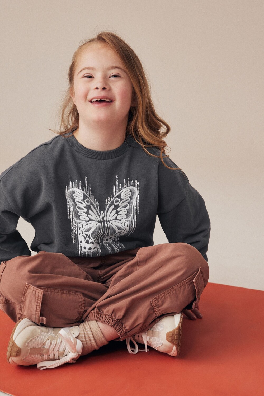 Толстовка свободного кроя с принтом бабочки из пайеток, 100% хлопок (3 16 лет) Next, серый
Толстовка свободного кроя с принтом бабочки из пайеток, 100% хлопок (3 16 лет) Next, серый