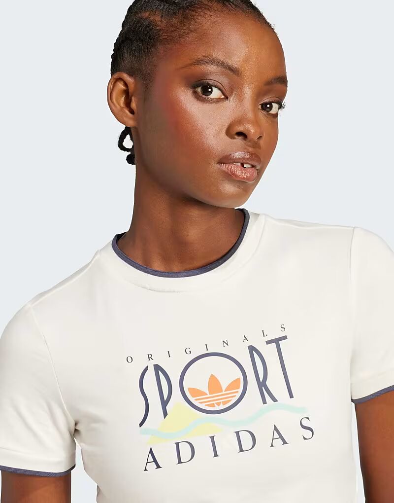 Adidas Originals Adidas спортивная футболка с графическим принтом для малышей в облачно-белом цвете
Adidas Originals Adidas спортивная футболка с графическим принтом для малышей в облачно-белом цвете