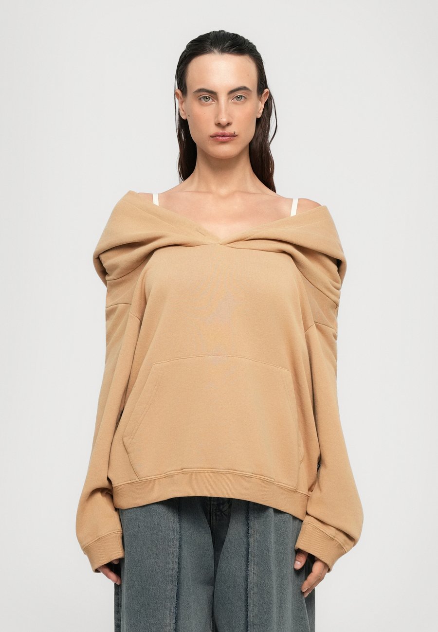 Толстовка MM6 Maison Margiela Sweatshirt, Ochre
Толстовка MM6 Maison Margiela Sweatshirt, Ochre