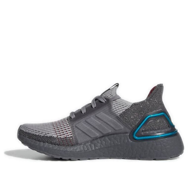 Кроссовки star wars x ultraboost 19 j Adidas, черный
Кроссовки star wars x ultraboost 19 j Adidas, черный