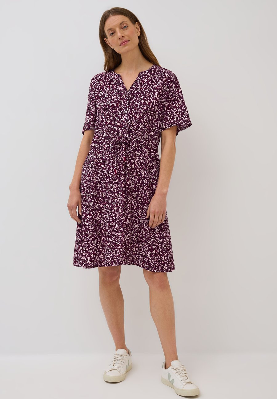 Платье Cecil GEMUSTERTES STRUKTUR, Rot/Berry
Платье Cecil GEMUSTERTES STRUKTUR, Rot/Berry