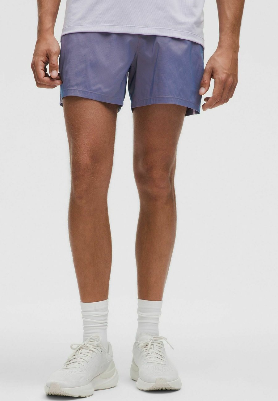 Спортивные шорты lululemon PACE BREAKER LINERLESS IRIDESCENT 13CM, Kayak Blue/Coral Kiss/Purple
Спортивные шорты lululemon PACE BREAKER LINERLESS IRIDESCENT 13CM, Kayak Blue/Coral Kiss/Purple