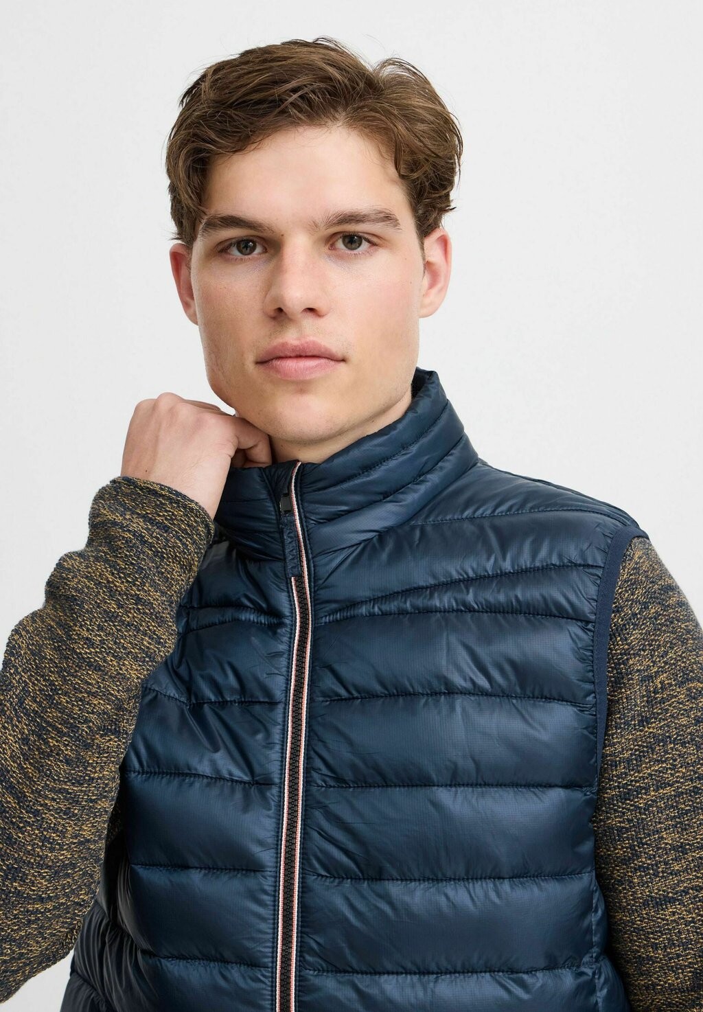Жилет OUTERWEAR Blend, синий
Жилет OUTERWEAR Blend, синий