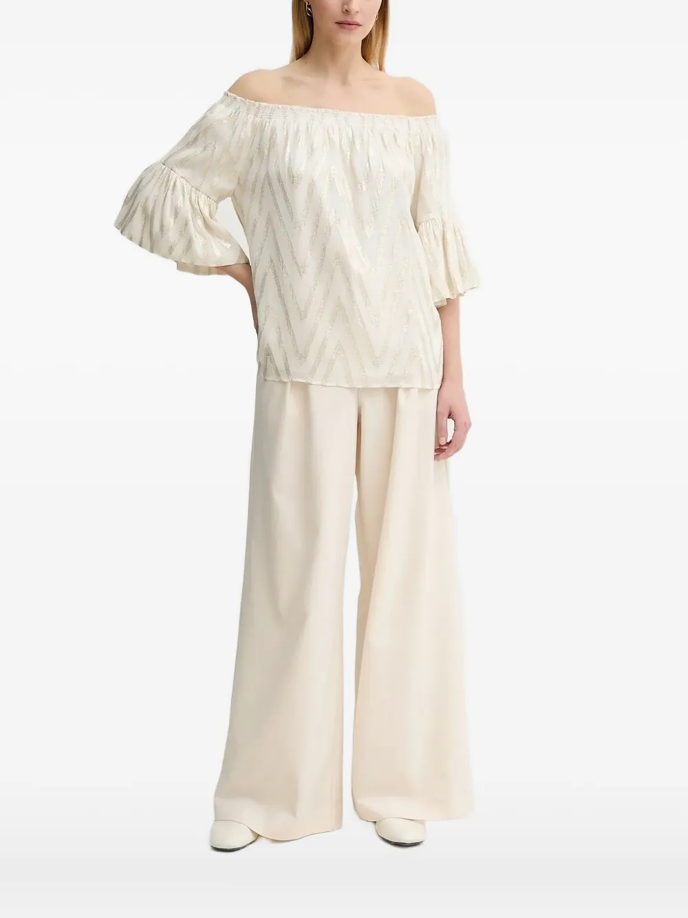 Топ с открытыми плечами и шевронным узором Bruuns Bazaar, белый
Топ с открытыми плечами и шевронным узором Bruuns Bazaar, белый