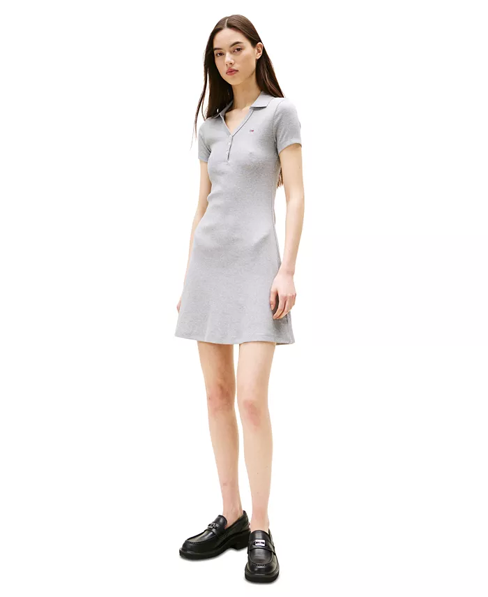 Женское платье-поло с ребристой структурой и силуэтом "фит-энд-флэр" Tommy Jeans, серый
Женское платье-поло с ребристой структурой и силуэтом "фит-энд-флэр" Tommy Jeans, серый